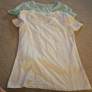 Lot of 2 extra small ladies v-neck tees, Amazon